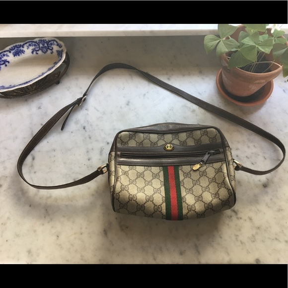 Gucci Handbags - Vintage Gucci crossbody purse